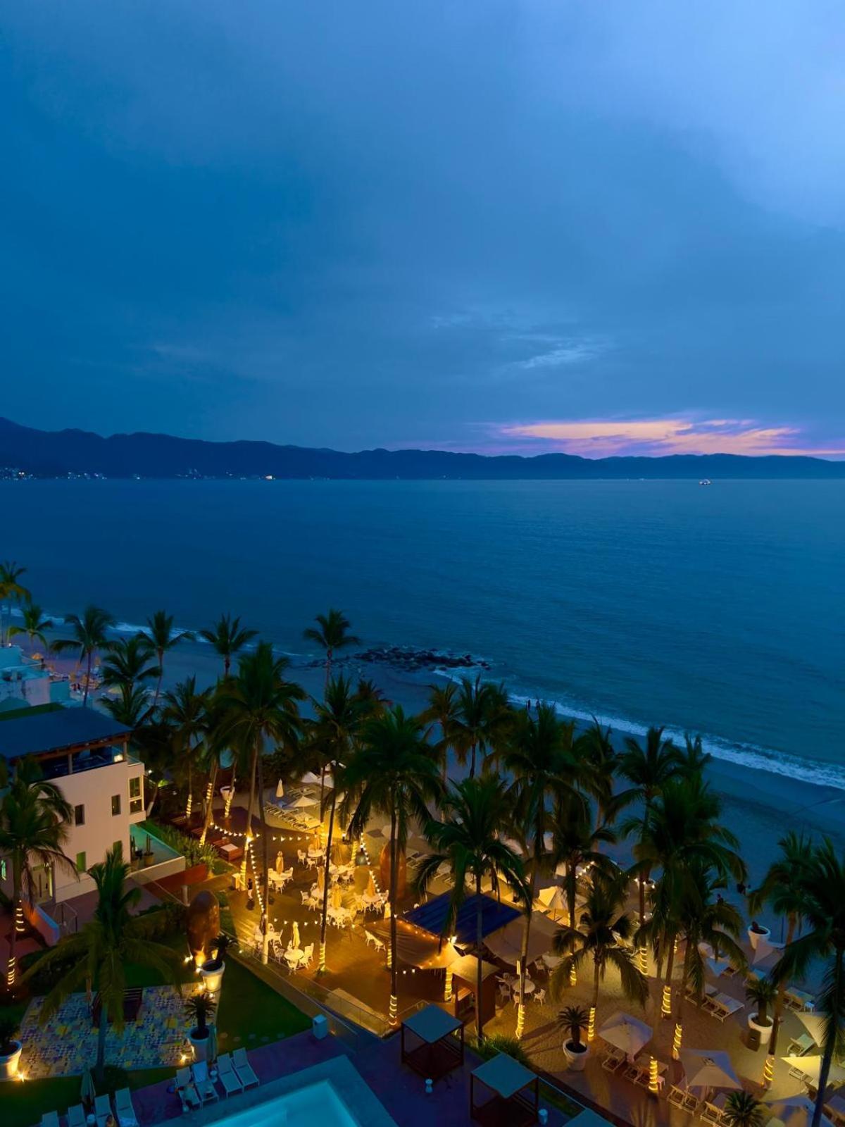 Icon Vallarta, Puerto Vallarta Bagian luar foto
