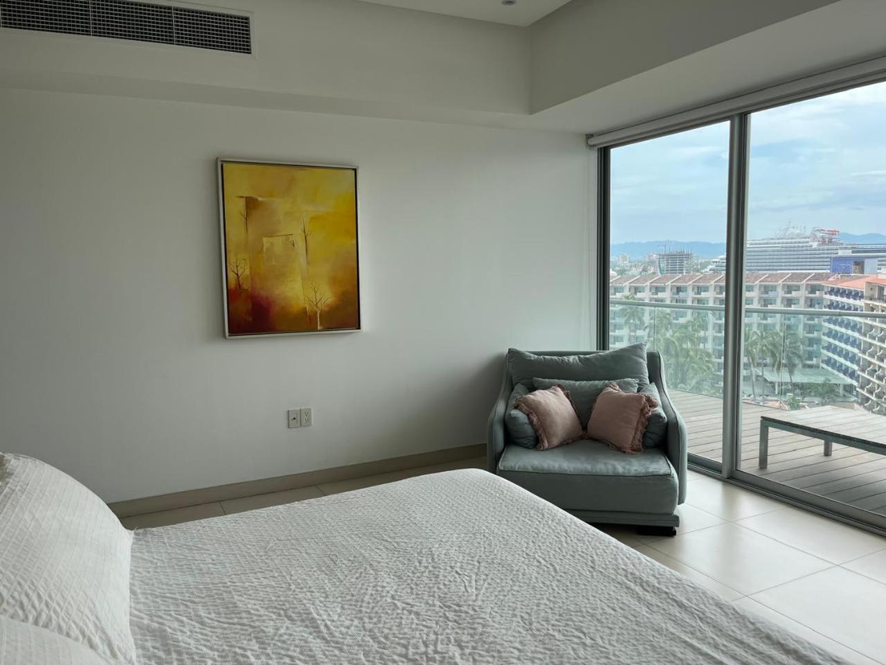 Icon Vallarta, Puerto Vallarta Bagian luar foto